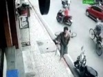 Brutally Kills A Workmate In The Street
