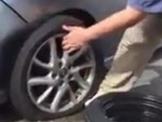 Changing A Tyre Like A Retard
