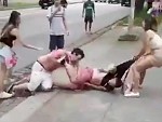 Laughable Street Fight

