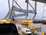 Shipyard Crane Collapses Like It Was Nothing
